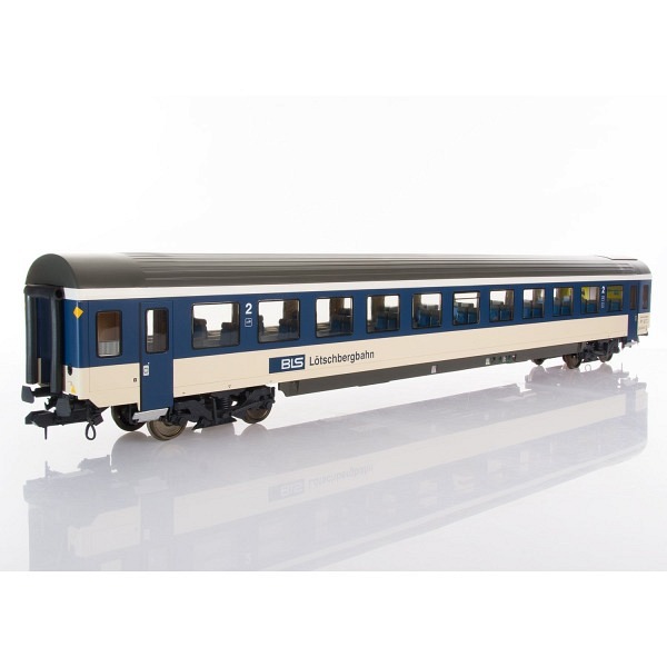 Spur 1:  BLS EW IV 2. Klasse, blau/beige Wagen-Nr. 50 63 21-75 414-1           verkürzte Länge = 7..