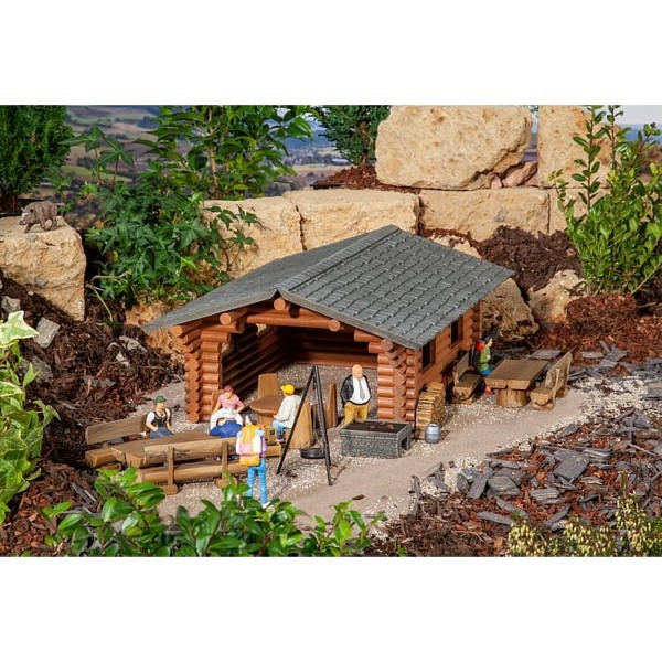 Spur LGB:  Grillhütte mit Grillstelle  