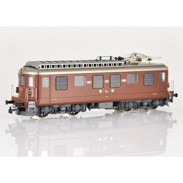 Vorankündigung  Spur 1: BLS Ae 4/4 251 - 258  - Es handelt sich um eine absolut unverbindliche Pre..