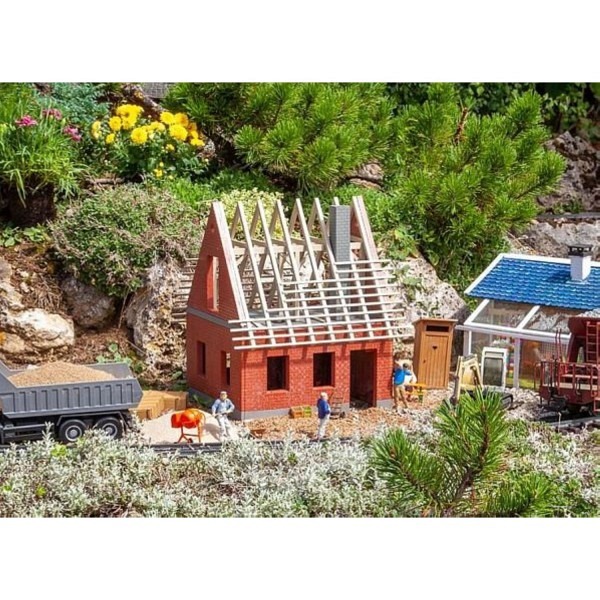 Spur LGB: Einfamilienhaus im Rohbau 