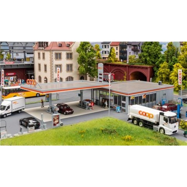 Coop Tankstelle mit Coop Pronto Shop  