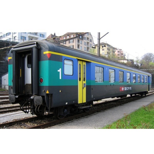 Spur 1: SBB Einheitswagen EW II, 1. Klasse, REX, schwarz/gelb/grün/blau  