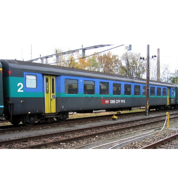 Spur 1: SBB Einheitswagen EW II, 2. Klasse, REX, schwarz/gelb/grün/blau  
