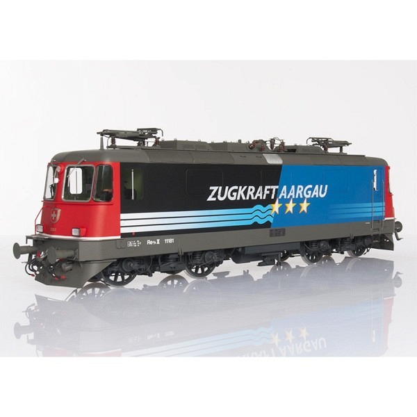 Spur 1:  SBB Re 4/4 II 11181 "Zugkraft Aargau" rot/blau/schwarz 