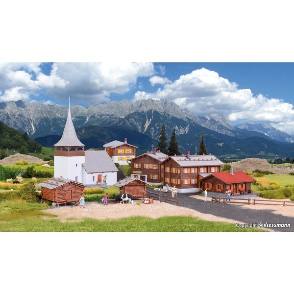 Sertig-Dörfli mit 7 Gebäuden und weiterem Dorf-Zubehör.  - Bausatz    