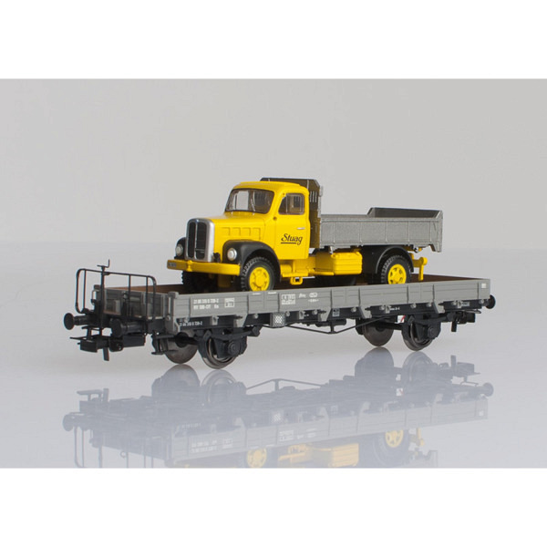 SBB Rungenwagen Km beladen mit Saurer-Lastwagen mit Pritsche "STUAG" 