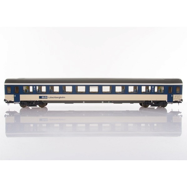Spur 1:  BLS EW IV 2. Klasse, blau/beige Wagen-Nr. 50 63 21-75 414-1           verkürzte Länge = 7..