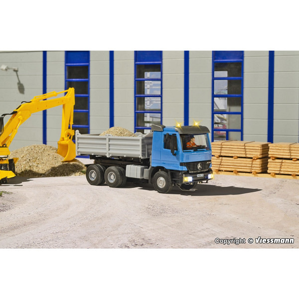 CarMotion MB ACTROS 3-achs Muldenkipper, Rundumleuchten, Basis, Funktionsmodell 