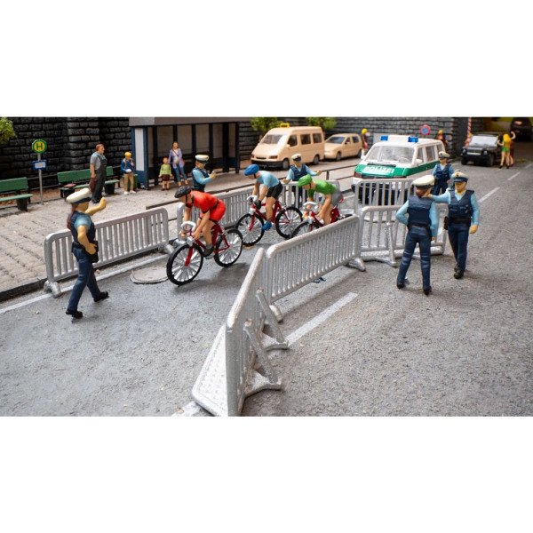 Figuren-Themenwelt „Radrennen" Inhalt:  3 Rennradfahrer3 Polizisten8 Absperrungen  