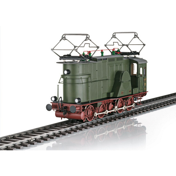 Spur 1:  Güterzug-Elektrolokomotive EG 507 der KPEV 