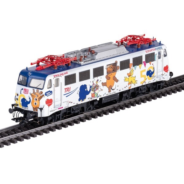 Elektrolokomotive BR 110.3 in auffälliger Gestaltung als "Elefantenexpress" 