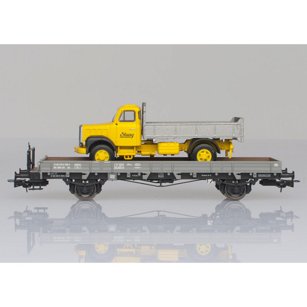 SBB Rungenwagen Km beladen mit Saurer-Lastwagen mit Pritsche "STUAG" 